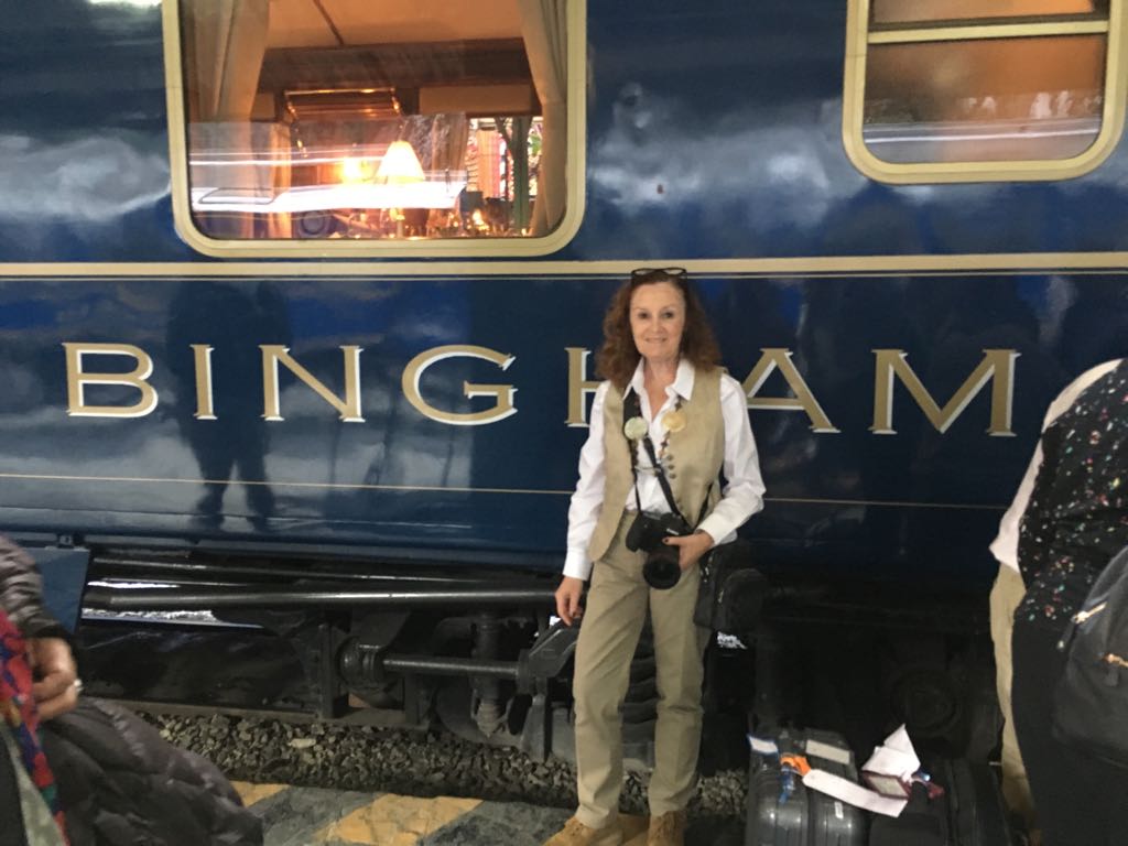 Pilar Latorre visitando a Piedad Champy a bordo del Orient Express Hiram Bingham